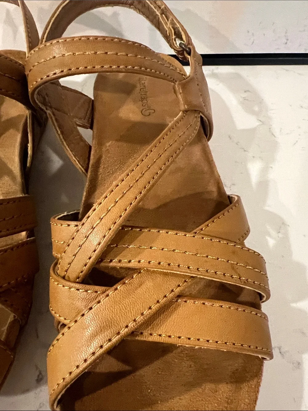 Baretraps strappy sandals with a comfortable cross-woven strap design size 8.5